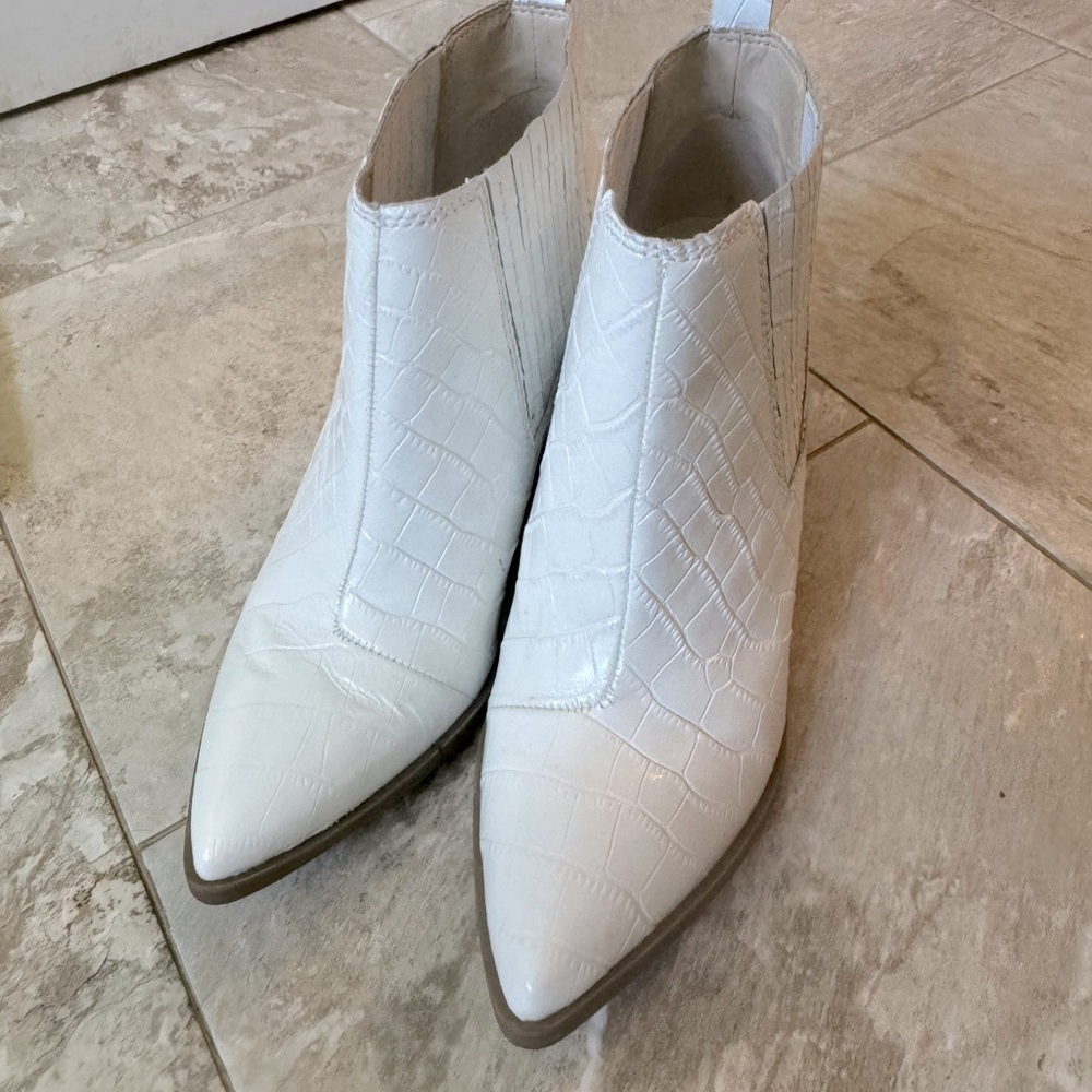🤍✨ MARC FISHER WHITE BOOTS ✨🤍